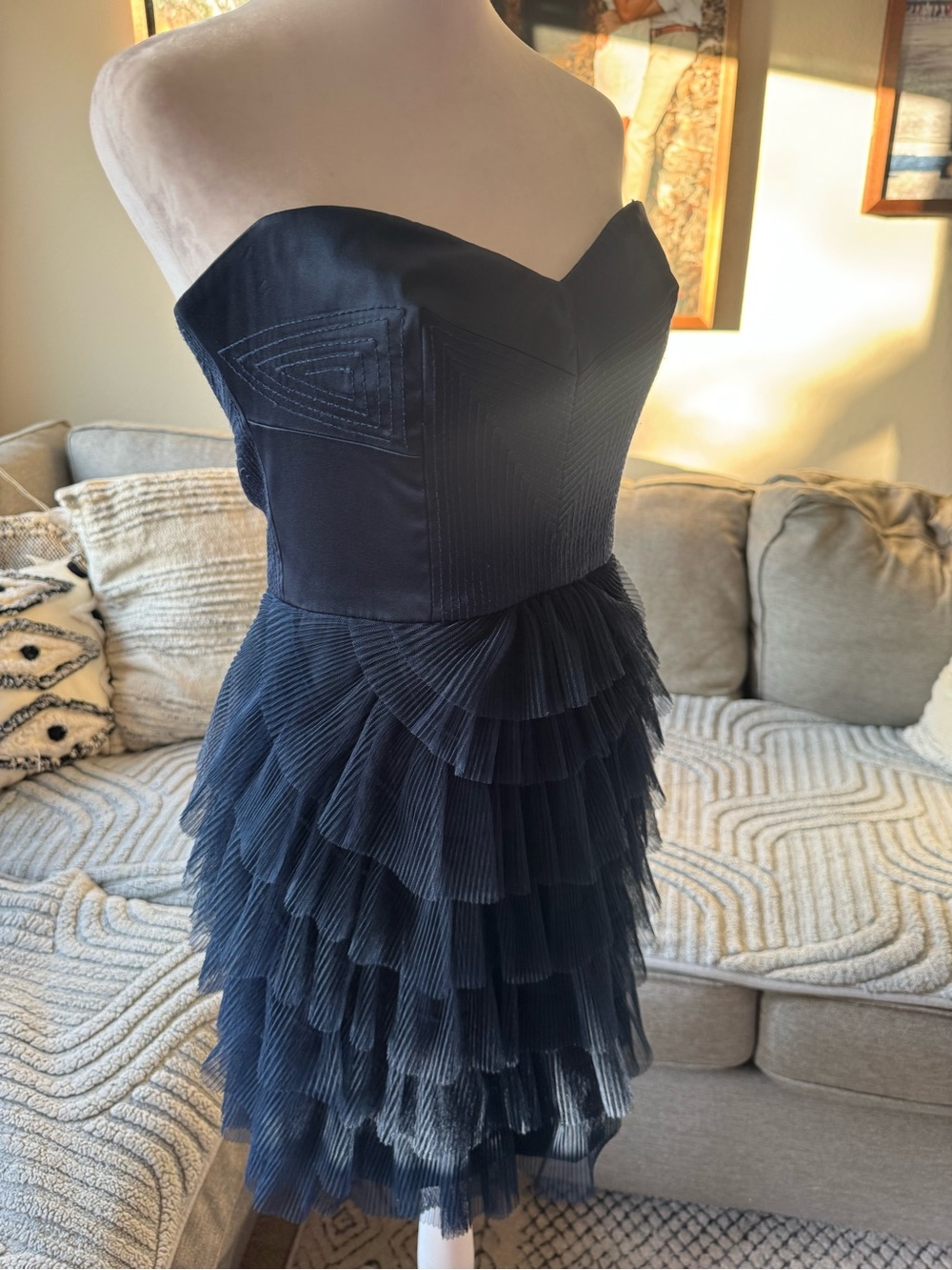 BCBGMAXAZRIA Strapless Cocktail Dress Size 6 Like New - Picture 3 of 11